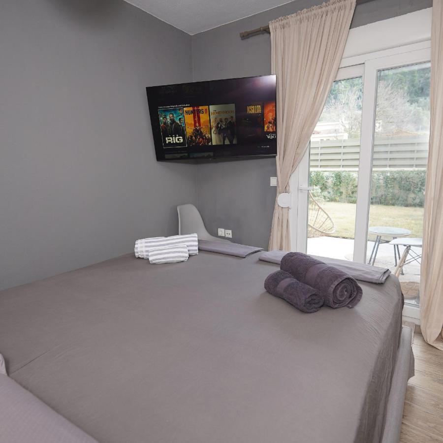 Villa Eli - Luxury Nature Getaway - Strategically Located For Beach Exploration - Onsite Power For Electric Vehicle Fourka Esterno foto