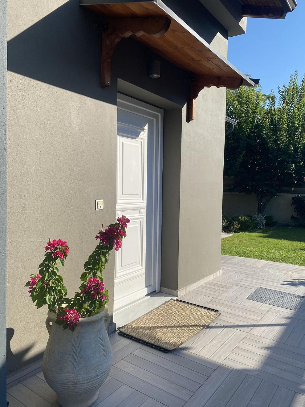 Villa Eli - Luxury Nature Getaway - Strategically Located For Beach Exploration - Onsite Power For Electric Vehicle Fourka Esterno foto